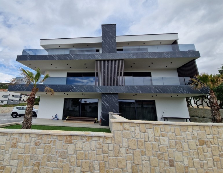 Exkluzivní novostavba s moderní architekturou