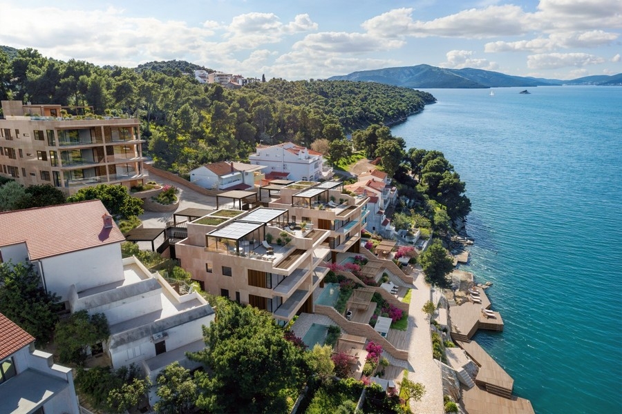 Moderní nově postavené vily a apartmány u moře v Dalmácii