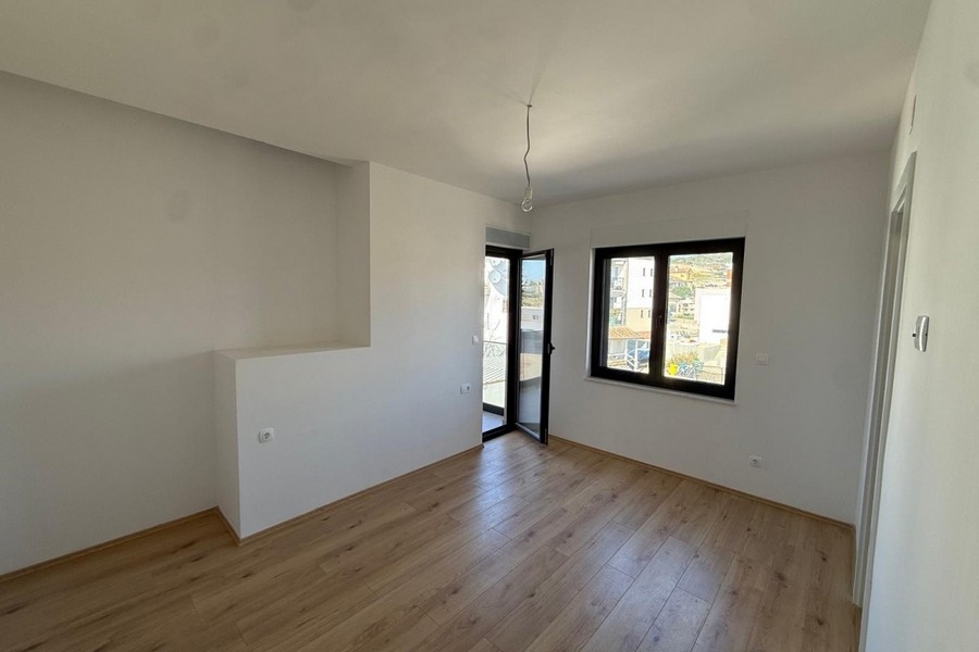 Ložnice se vstupem na balkon