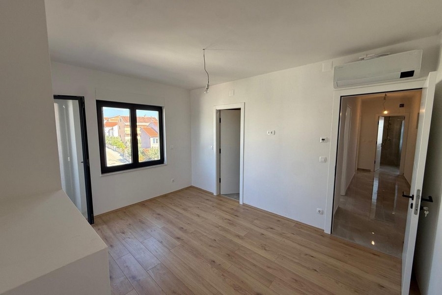 Pokoj s klimatizací a balkonem