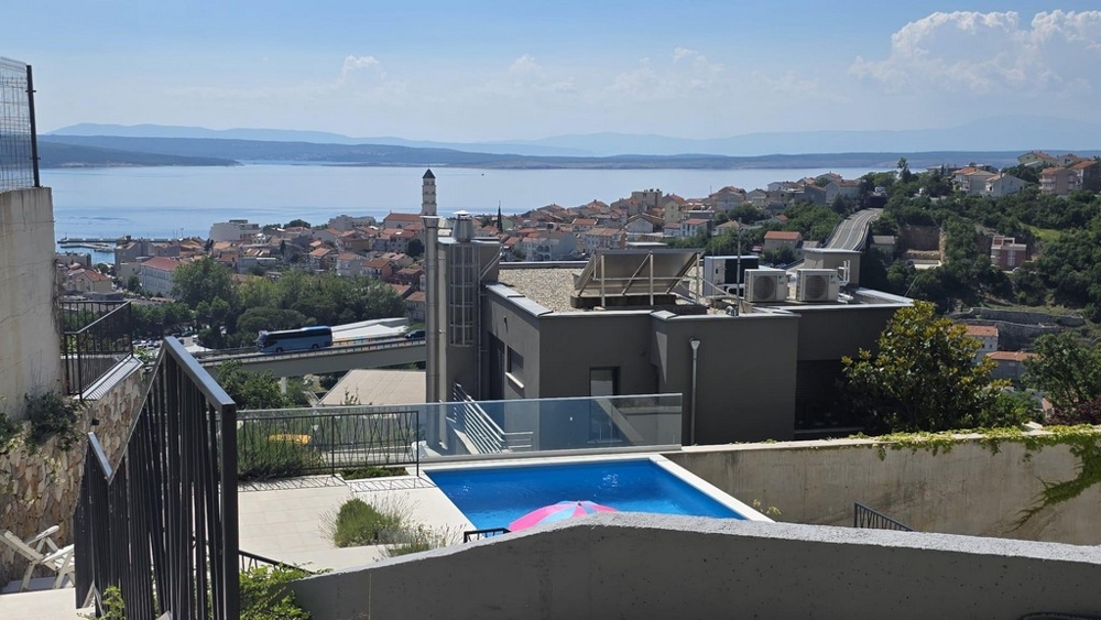 Bazén s panoramatickým výhledem na moře