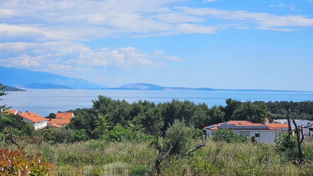 Panoramatický výhled na moře a ostrovy Kvarnerského zálivu