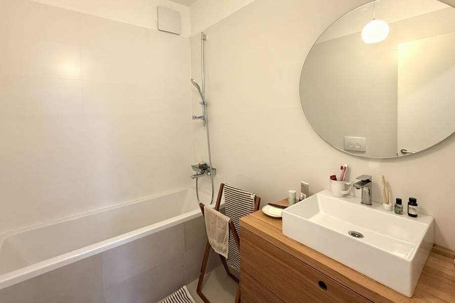 Moderní koupelna s vanou