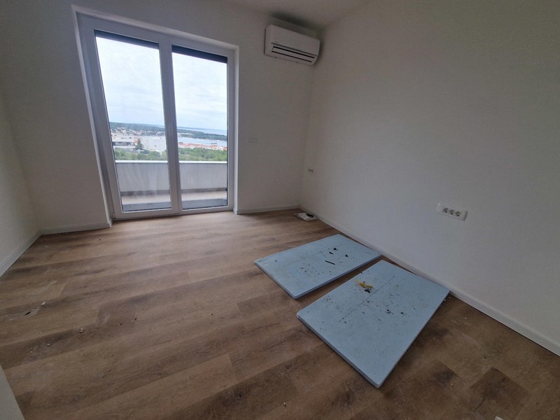 Obývací pokoj s klimatizací a vstupem na terasu