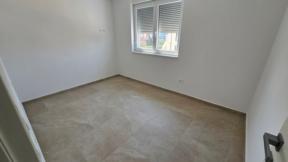 Pokoj s oknem v novém Penthouse Vabriga