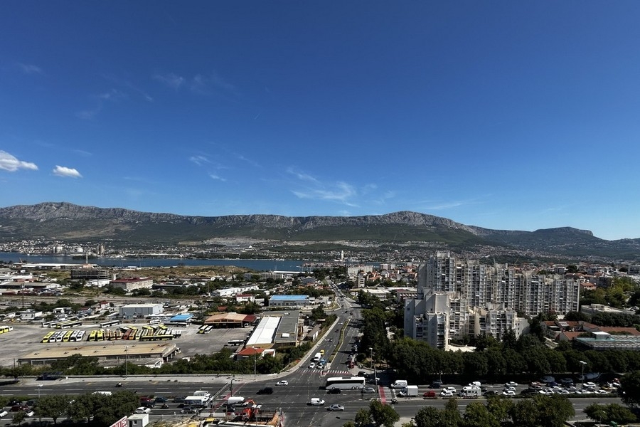 Výhled na Split s horami a mořem