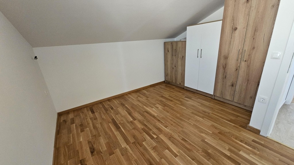 Ložnice s vestavěnou skříní