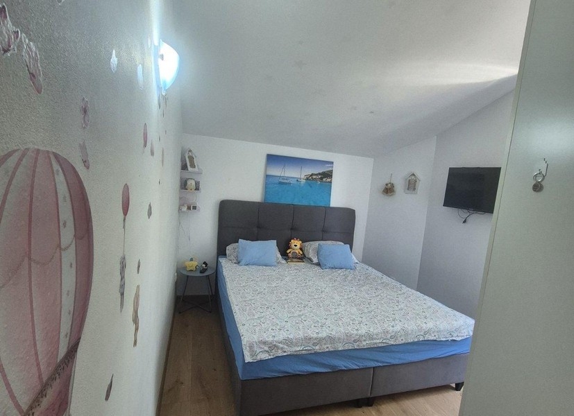Ložnice s manželskou postelí
