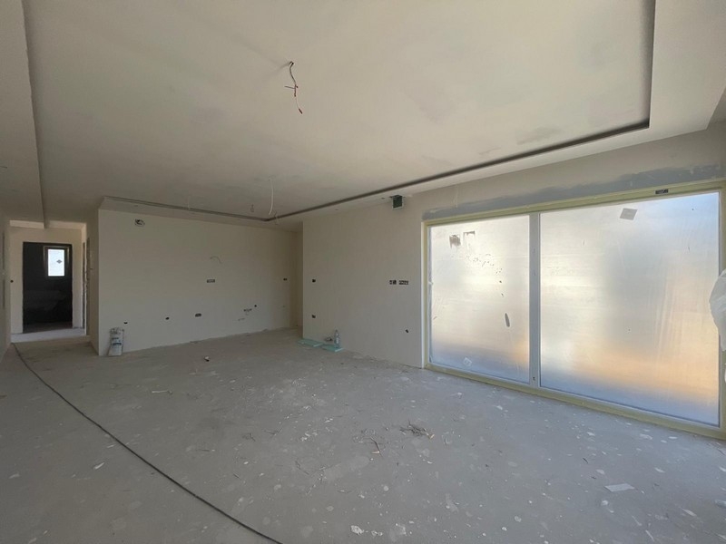 Světlý obývací pokoj penthouse ve výstavbě