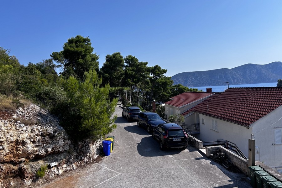 Přístup s parkovacími místy a výhledem na moře, apartmán Račišće Korčula