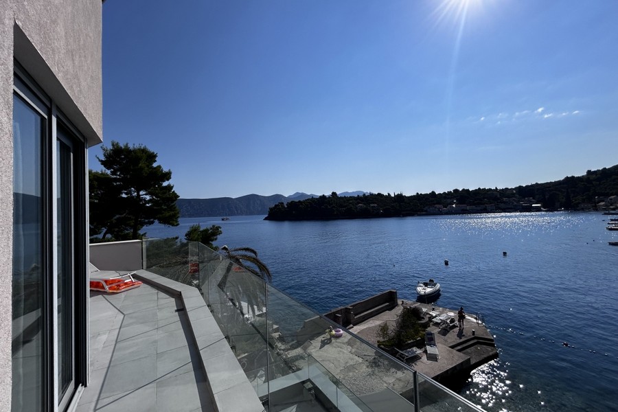 Zasklená terasa s výhledem na moře, apartmán na Korčule