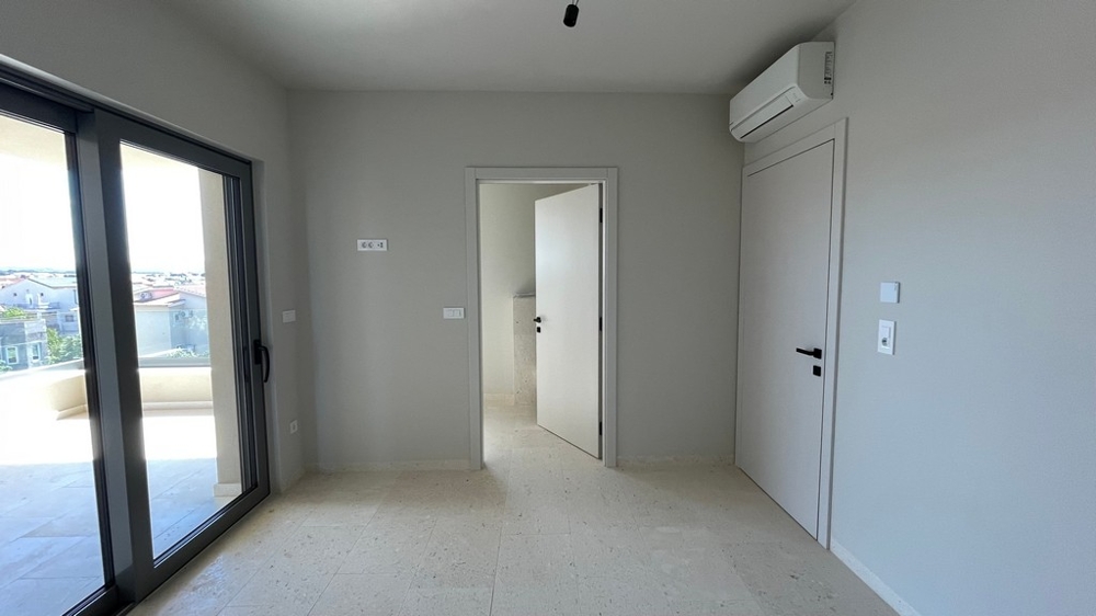 Pokoj penthouse ve Vodicích s klimatizací