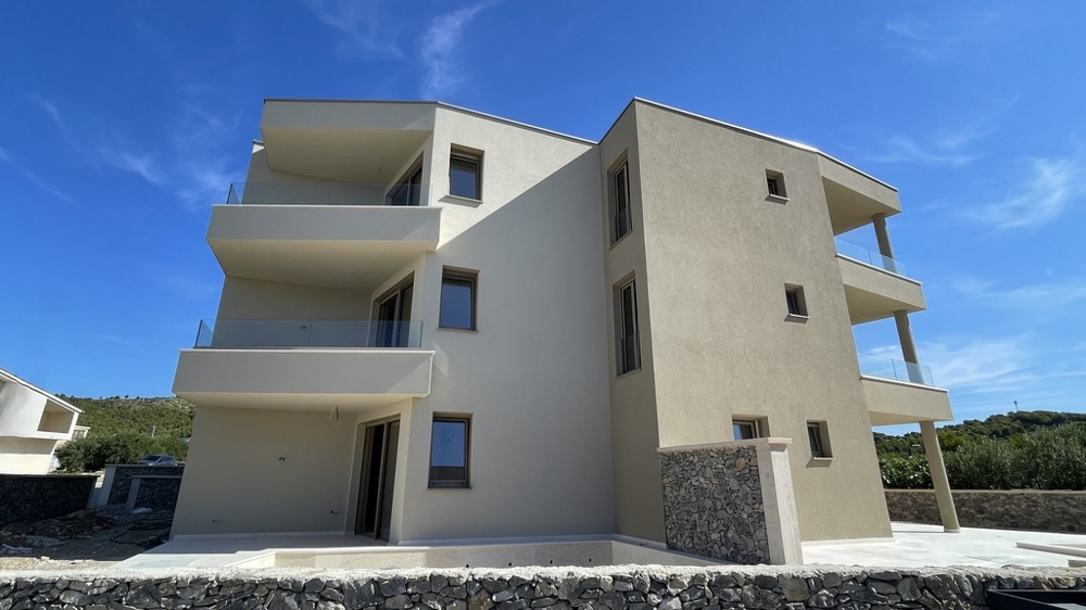 Výhled na moře z kryté terasy apartmánu v Tribunj - A4109