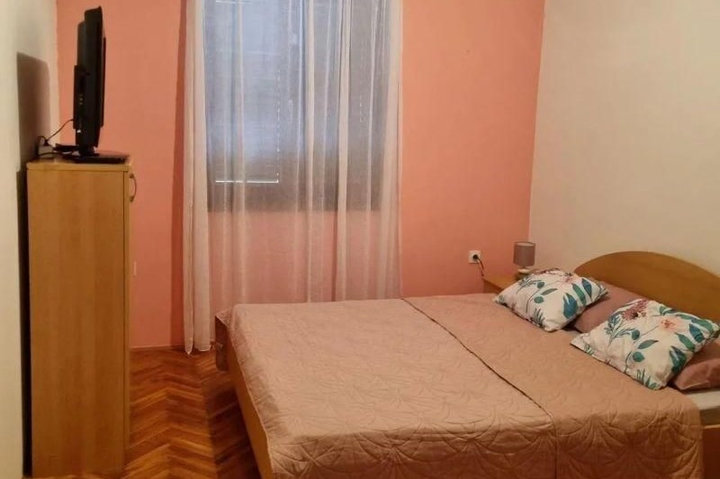 Ložnice zařízeného apartmánu A4115 v Chorvatsku