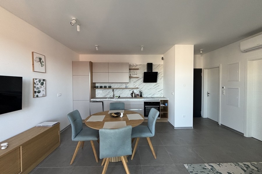 Obytná a jídelní část penthouse v Trogiru na Čiovu