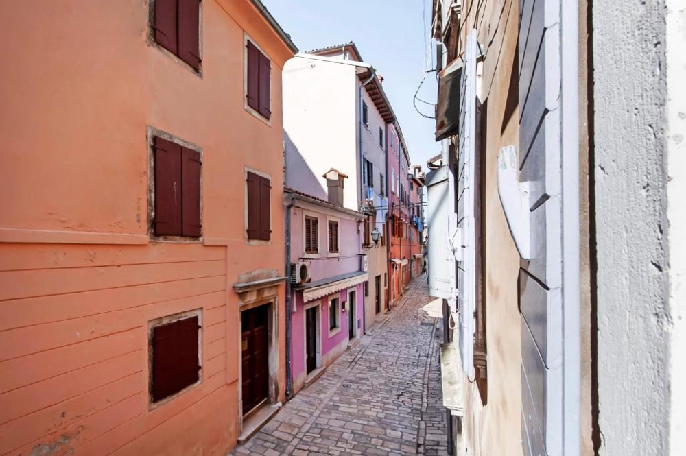 Alej ve starém městě Rovinj