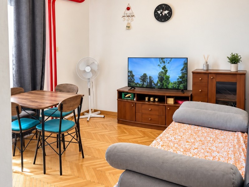 Obývací pokoj s jídelním stolem
