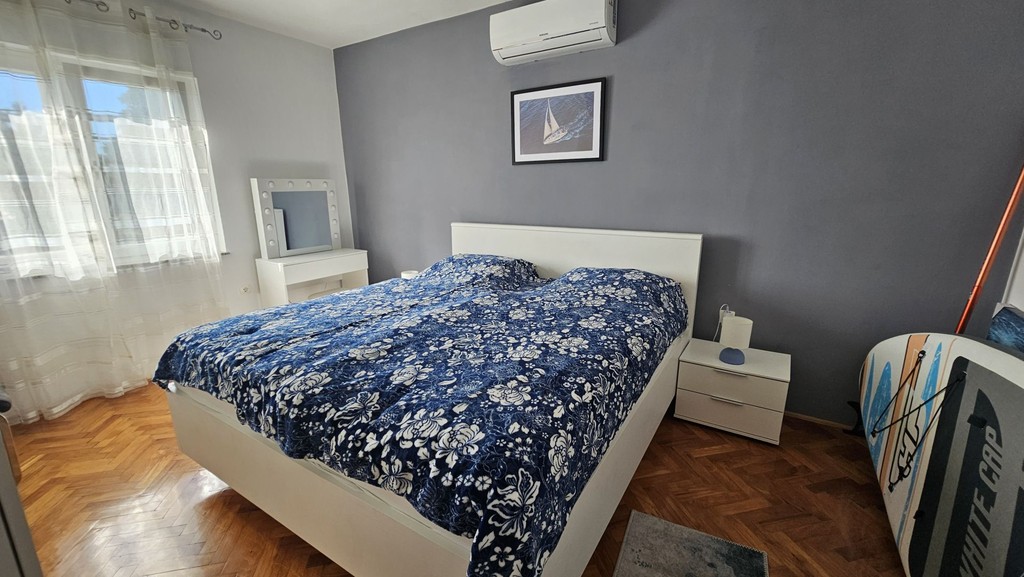 Ložnice s manželskou postelí a klimatizací