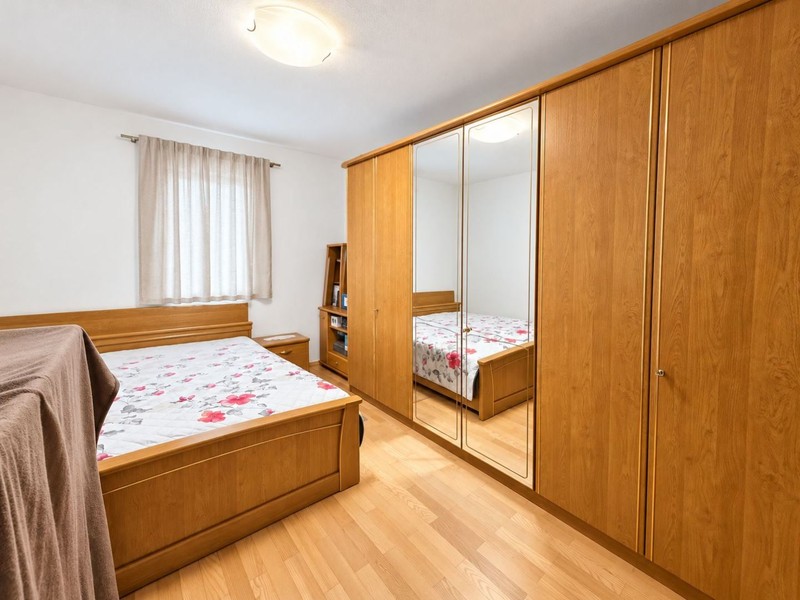 Ložnice s velkou šatní skříní