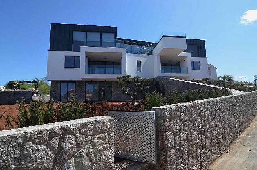 Penthouse s bazénem na prodej v Chorvatsku na ostrově Krk.