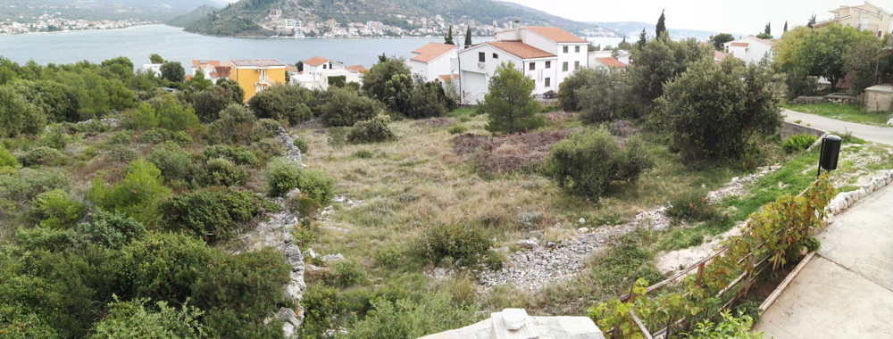 Stavební pozemek v blízkosti moře nedaleko Rogoznice
