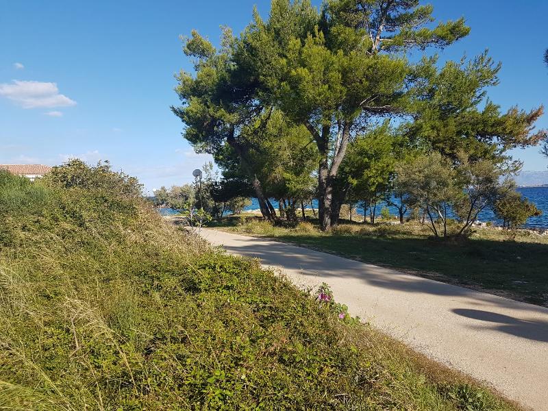 Další obrázek nemovitosti s výhledem do okolí na ostrově Ugljan.