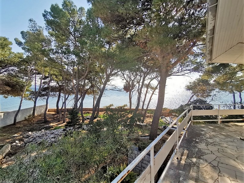 Velký pozemek v Chorvatsku, střední Dalmácii, ostrov Brač