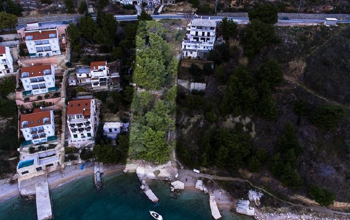 Velký stavební pozemek přímo u moře