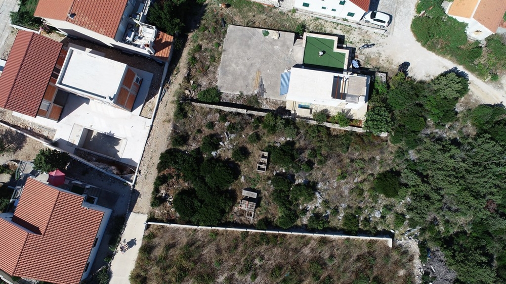 Pohled na nemovitost G438 z ptačí perspektivy.