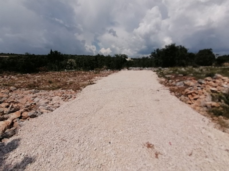 Přístup k nemovitosti G453 v Chorvatsku u Zadaru.