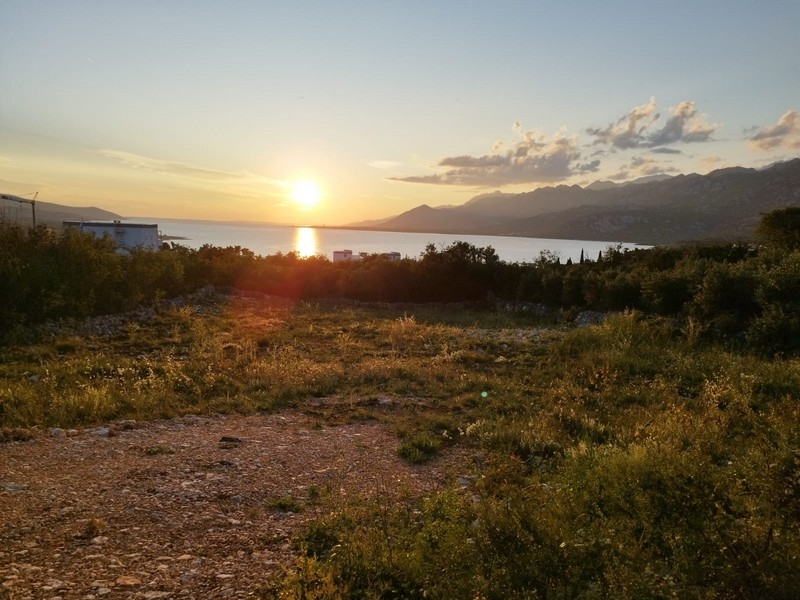 Západ slunce z nemovitosti G462, která je na prodej.