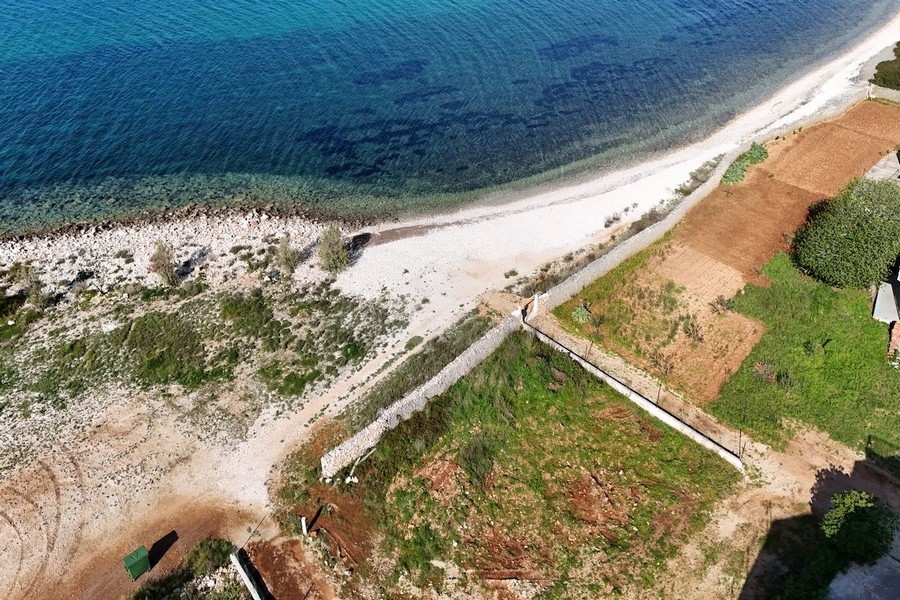 Stavební pozemek G488 v 1. řadě k moři.