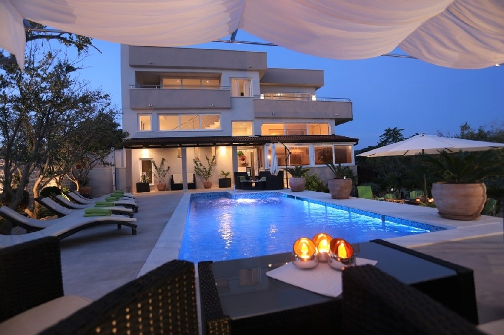 Dům s několika byty v Dalmácii na prodej.