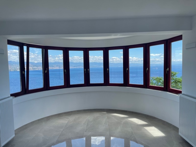 Vysoce kvalitní nábytek v obývacím pokoji v Chorvatsku.