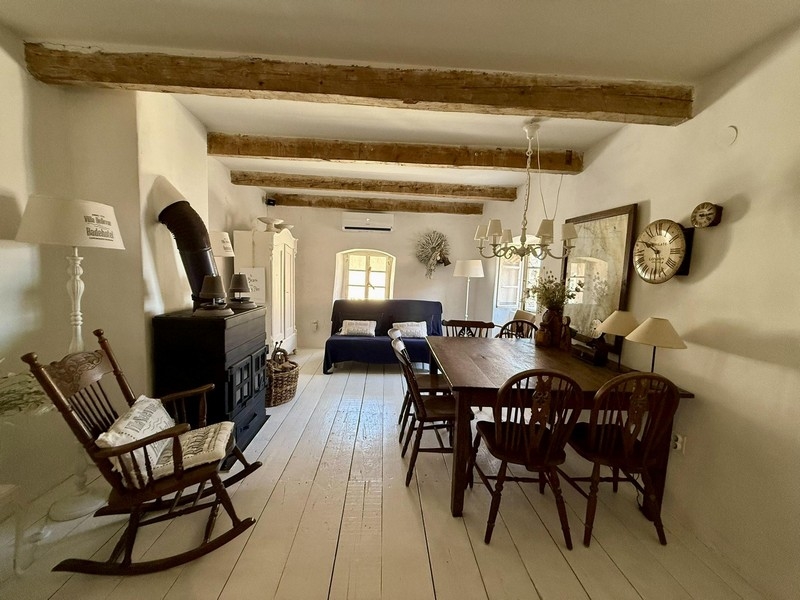 Zařízená ložnice.