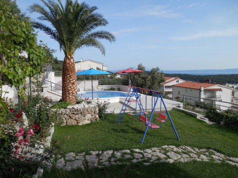 Dům se zahradou a výhledem na moře na prodej v Makarské, Chorvatsko.