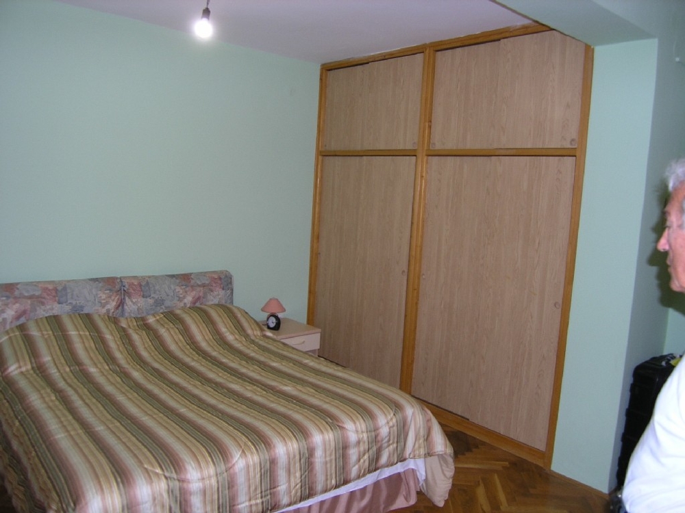 Jedna ze dvou ložnic v patře.