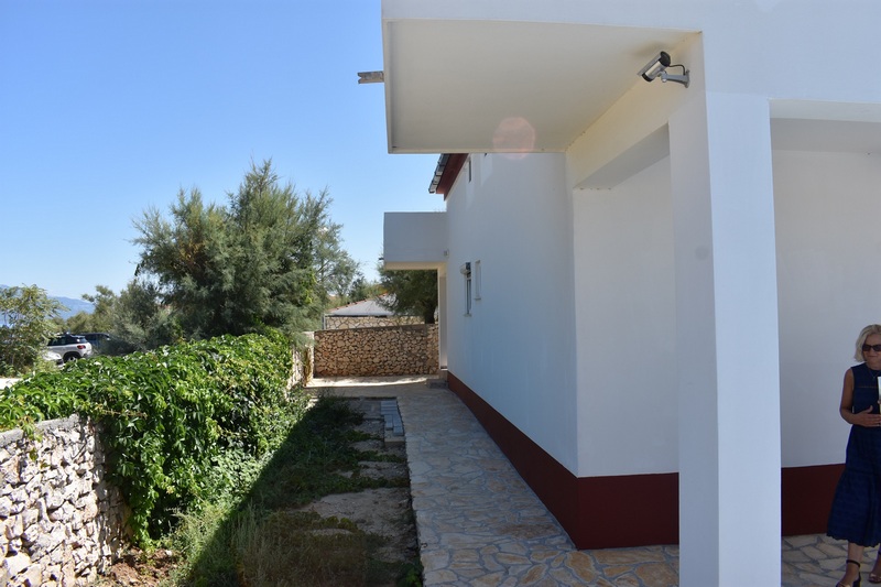 Pohled do interiéru bytu v nejvyšším patře.