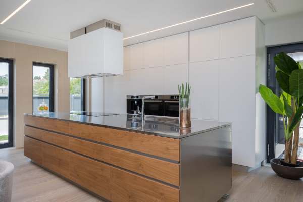 Otevřený kuchyňský blok z H1382 v Zadaru