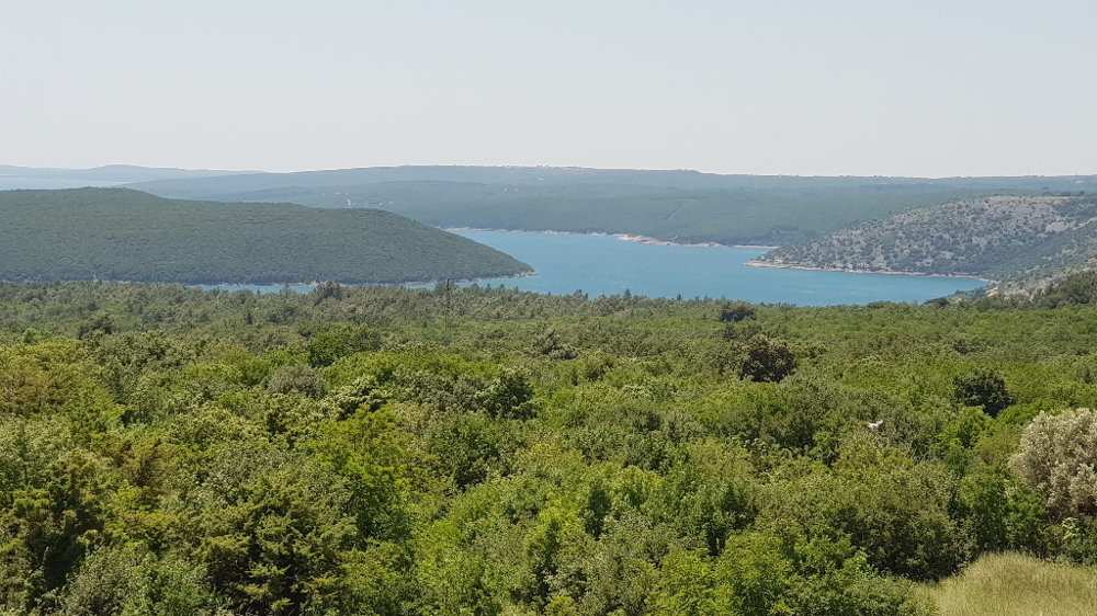 Výhled na moře z kamenného domu H1413 v regionu Rabac / Labin, Istrie.