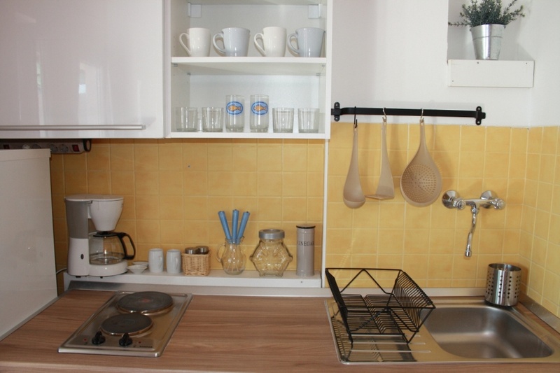 Pohled do ložnice se zastřešeným balkonem