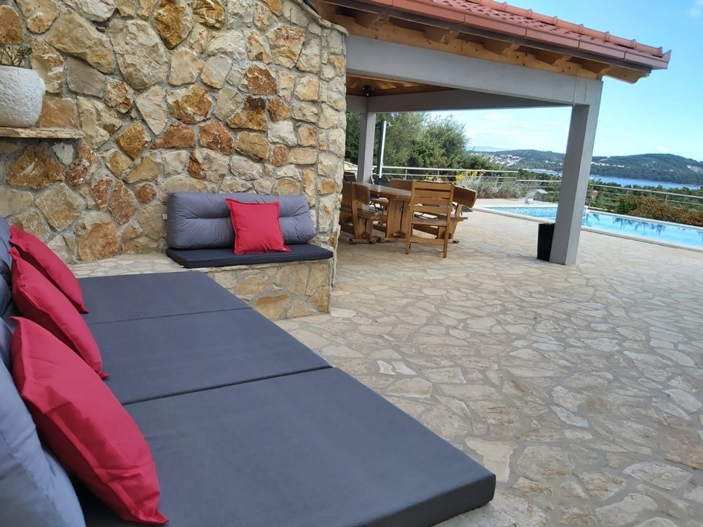 Pohled z posezení na terase v regionu Trogir.