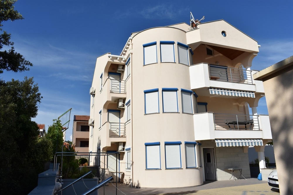 Prodám dům s několika apartmány v Chorvatsku - Panorama Scouting GmbH.