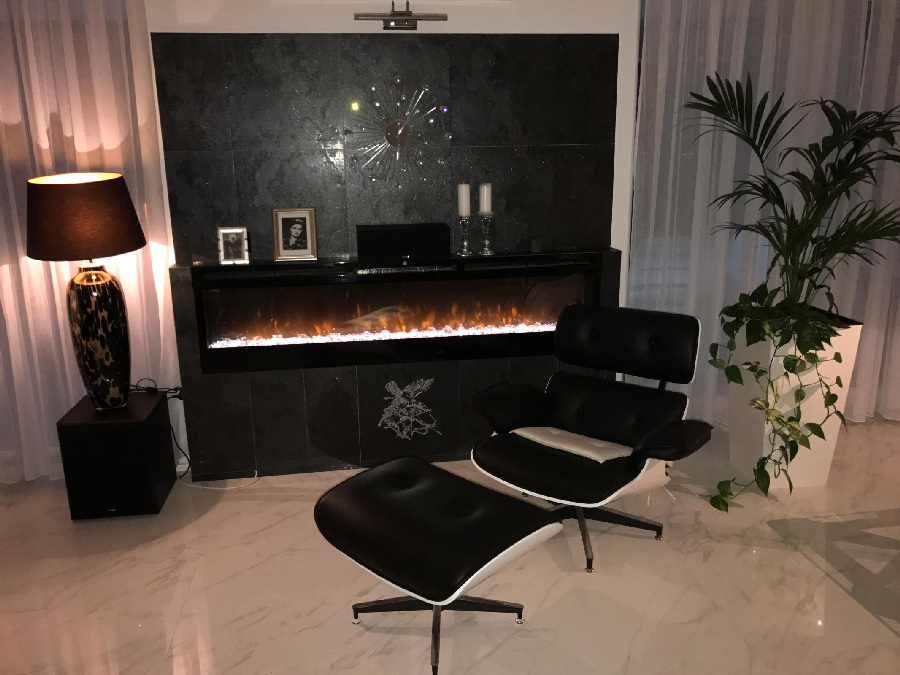 Koupelna s mramorovými obklady a sprchovým koutem v objektu H1604 v regionu Split.