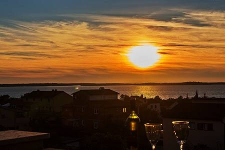 Výhled z balkónu do okolí a na moře v regionu Pula.