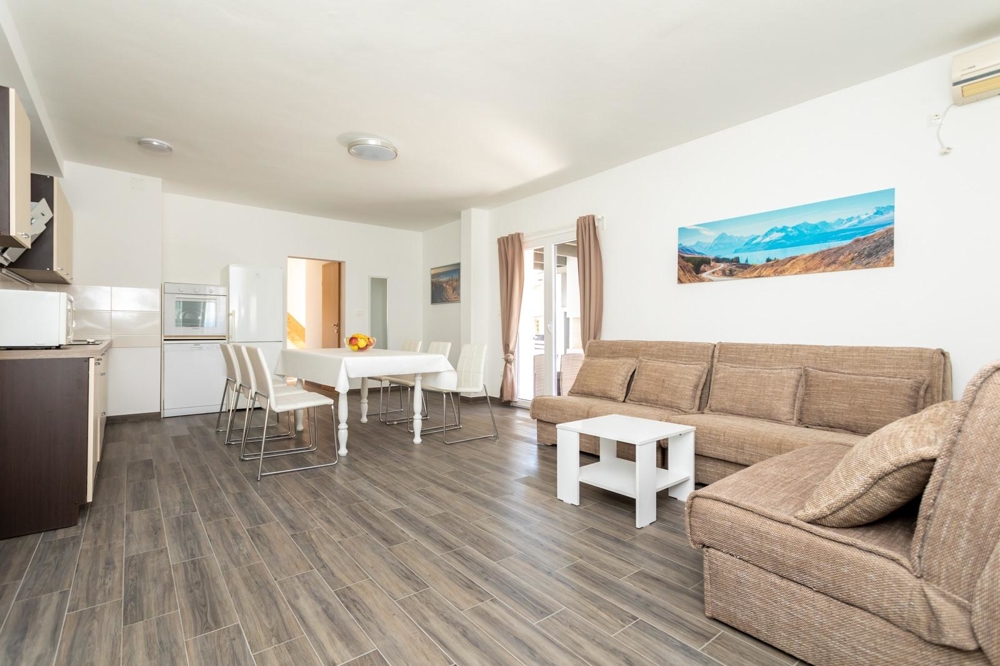 Zařízený obytný prostor domu H1656 na prodej poblíž Soline v Chorvatsku, ostrov Krk.