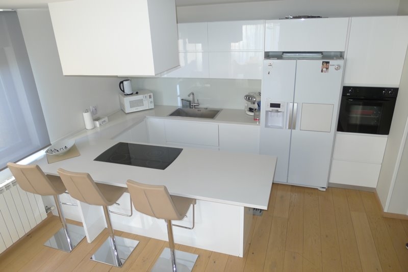 Moderní, otevřená kuchyně Villa H1679 v Opatiji.