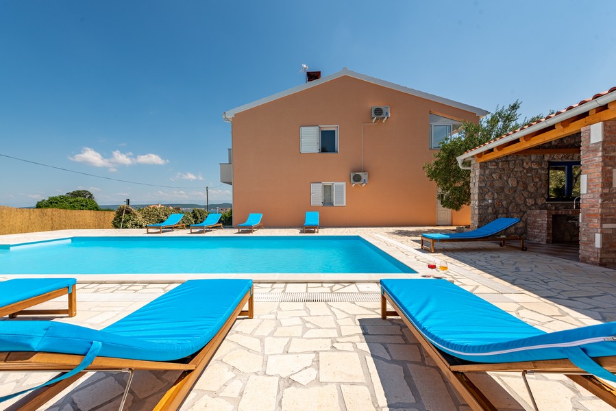 Fantastická zahrada s bazénem