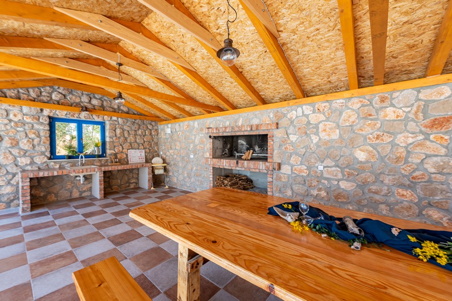 Taverna s letní kuchyní na místě