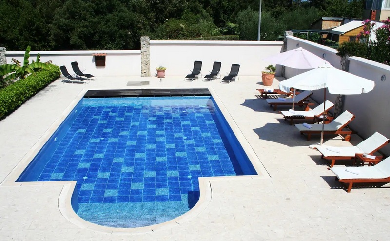 Bazén objektu H1712 v Kozino, Chorvatsko - Panorama Scouting.